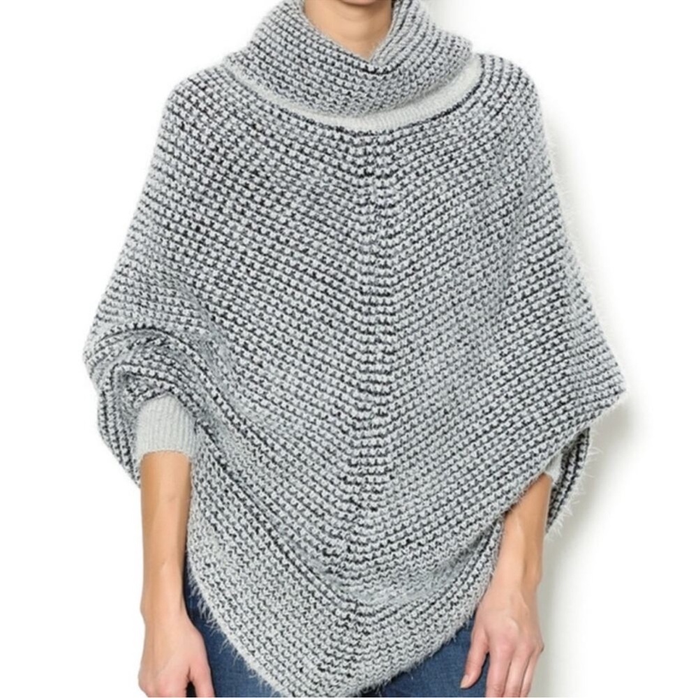 Anthropologie Freeway Black Cream Poncho Cape Cape‎ Sweater Mockneck M Fuzzy